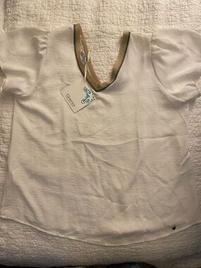 Gaiam White V‑Neck Short Sleeve Blouse with Metallic Trim